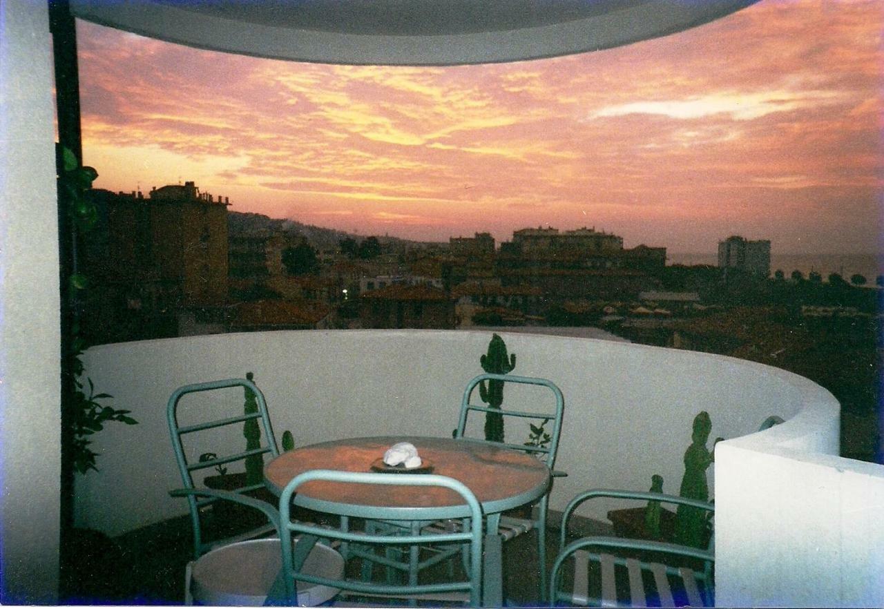 Appartamento - Terrazzo Vivibile Vista Mare, Wi-Fi Gratuito Vallecrosia Eksteriør billede